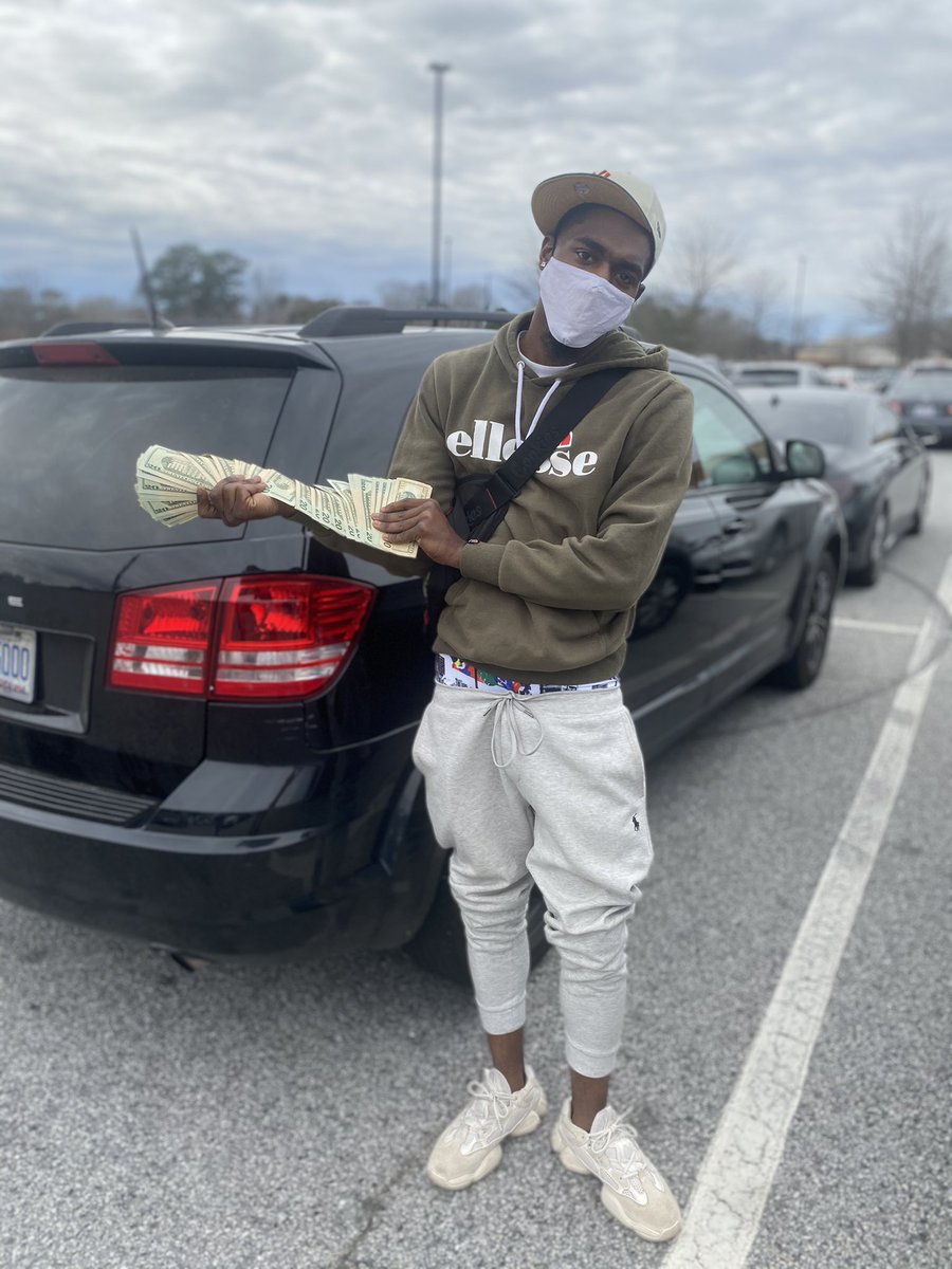 TrappinLife's tweet photo. i just did the #spreadchallenge runnin’ thru 20’s on my arm 💸 https://t.co/ZolpWfhZKK