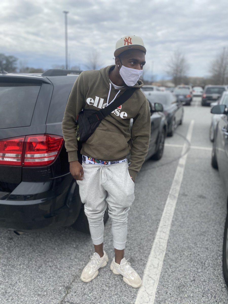 TrappinLife's tweet photo. i just did the #spreadchallenge runnin’ thru 20’s on my arm 💸 https://t.co/ZolpWfhZKK
