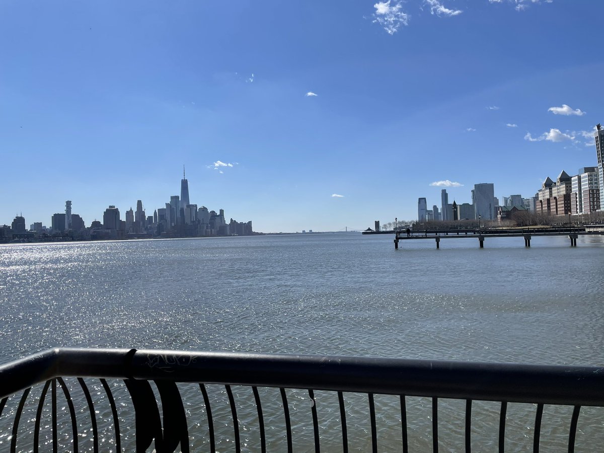 AlvynXeus21's tweet photo. Had a nice 5 mile stroll this morning and my hair stylist gave me a free gloss touch up and a trim 👏🏽 https://t.co/hnma0pCcCV