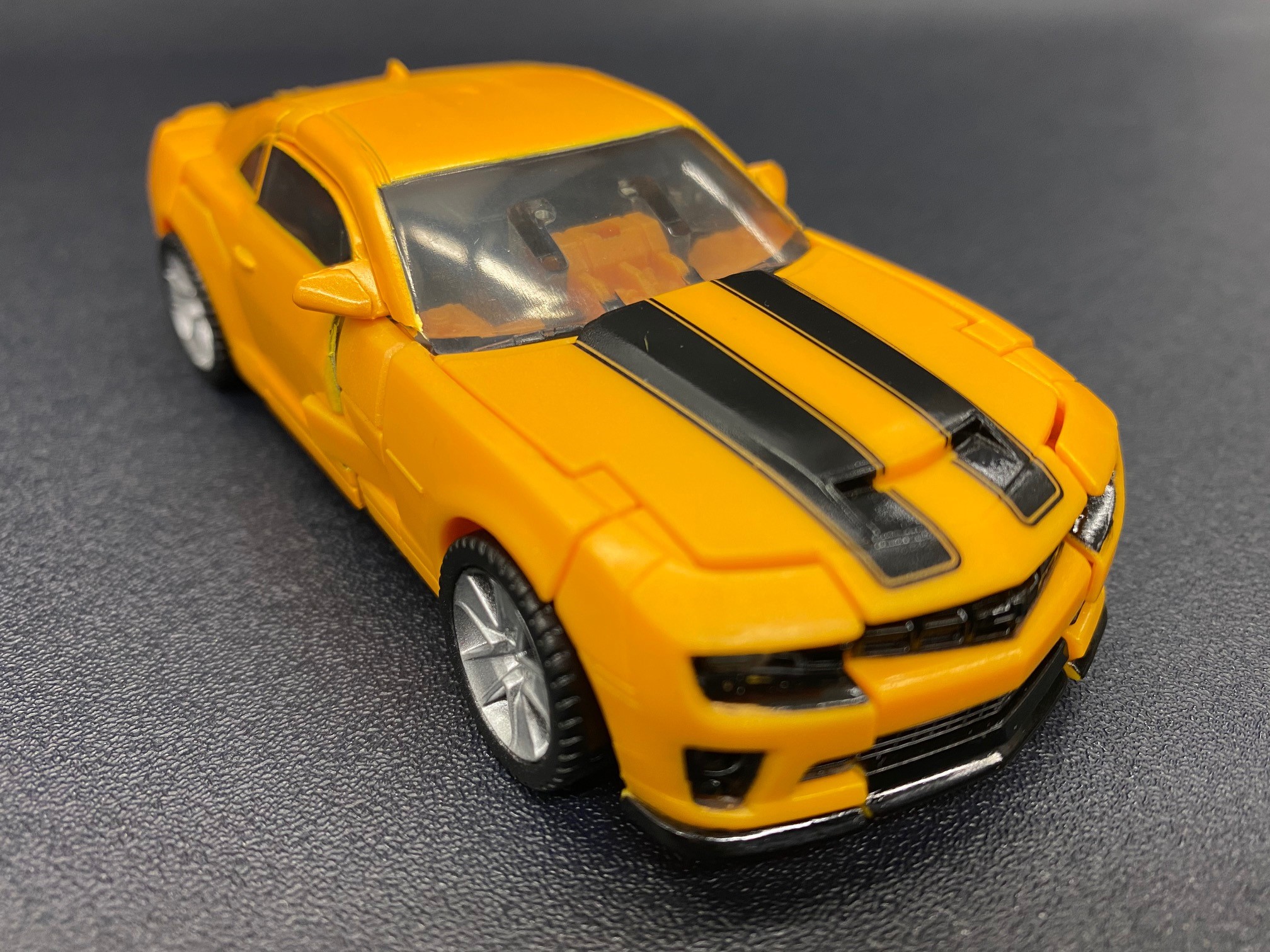 トランスフォーマー スタジオシリーズ SS-68 バンブルビー　未開封品 Amazon.co.jp: トランスフォーマー SS-68 バンブルビー : おもちゃ