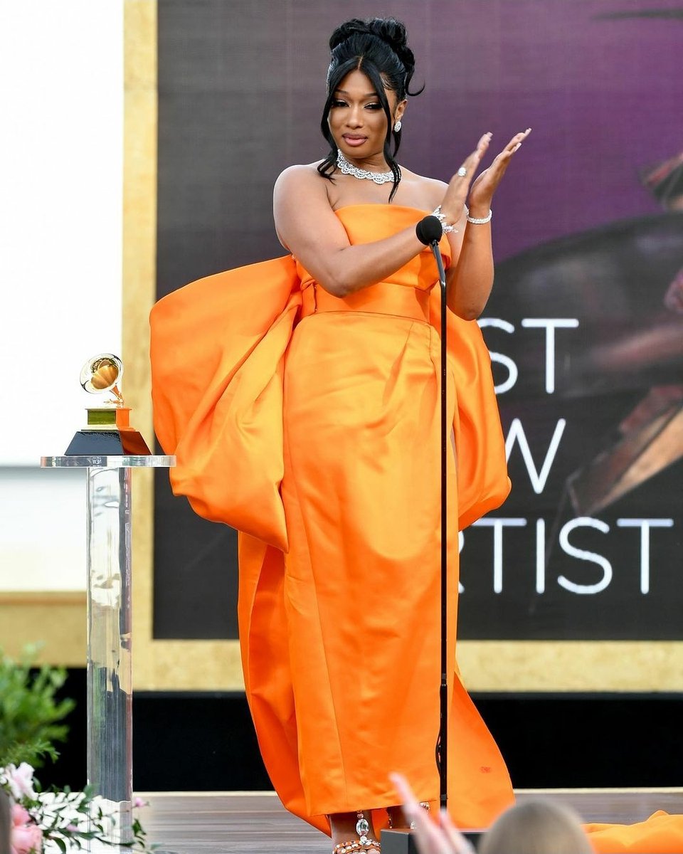 AzTheBeat's tweet image. Megan Thee Stallion accepts the award for best new artist at the 63rd annual Grammy Awards! 

#bodyodyody #Megan #bestnewartist #azthebeat