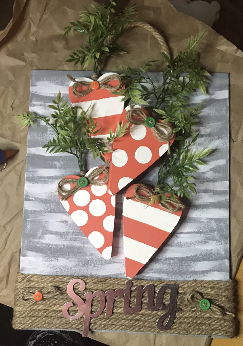 MamaAmes1124's tweet image. Sneak peek at what’s coming up in my newest DIY video! Be sure you’re subbed and tap the bell (set it to all) so you know when I post 🥕 #springDIY #DIY link to my YouTube channel here: youtube.com/channel/UCLTuq…