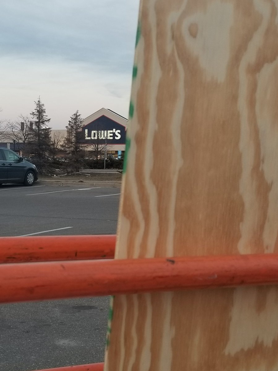 JMVanHornAuthor's tweet photo. This is what happens when one #Bigbox doesn't value their customers. @HomeDepot over @Lowes #avoidLowes @LowesMedia #badcustomerservice #nocustomerservice https://t.co/nVY7t45LXp
