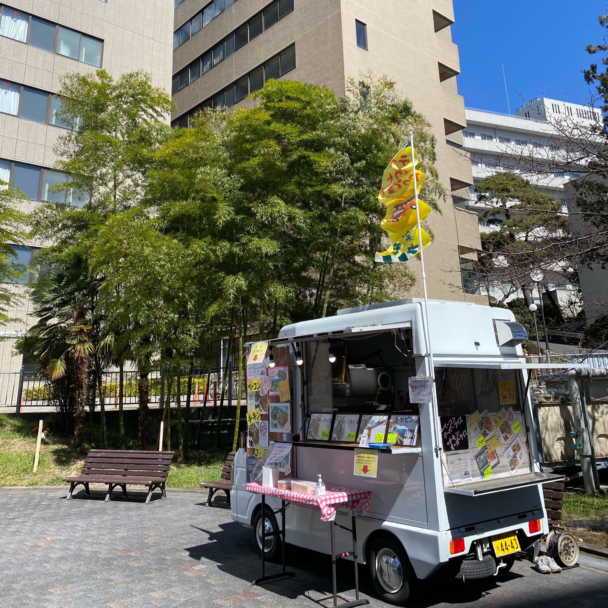 あっぷるじゃっく 3 15 月 埼玉医科大学毛呂山キャンパス ランチ出店 11 00 14 00 14時前に売り切れてしまう場合があります ご了承下さい 埼玉医科大学毛呂山キャンパス 埼玉医科大学 キッチンカー ランチ出店 キッチンカーのお弁当 学生にやさしい