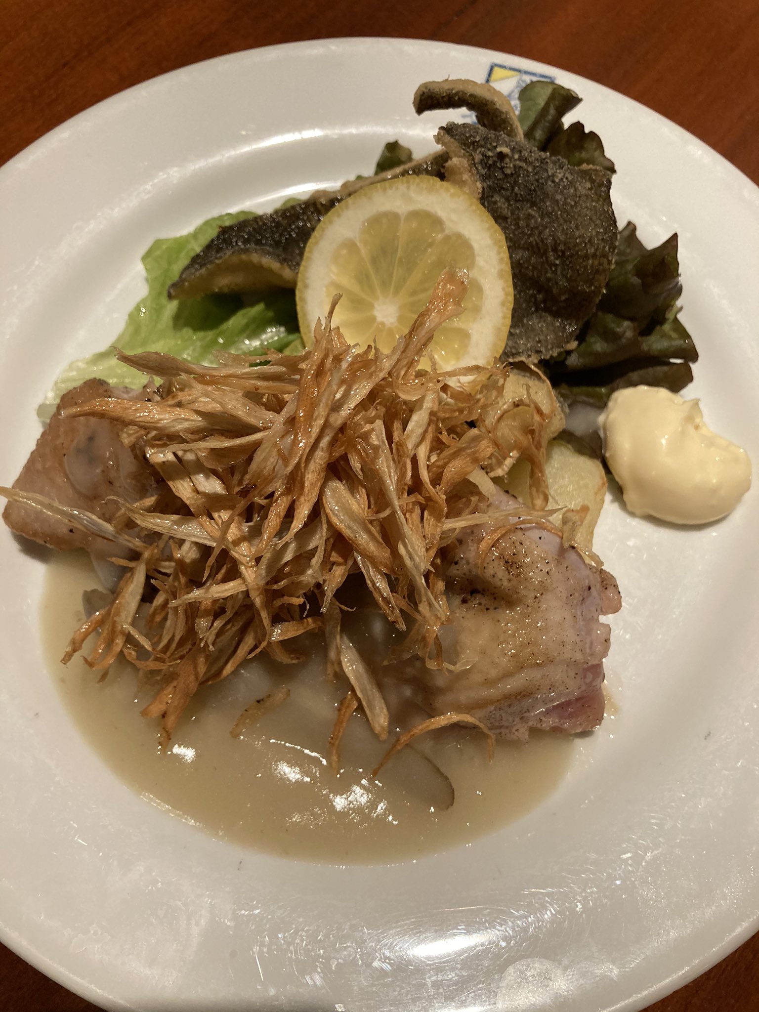 本場スペイン料理 カサデフジモリ I Hola 今週のランチプレートは 若鶏のソテー 白ワインとゴボウのソース と 黄金カレイのフリット レモン添 暖かく春間近を感じる心地よくなりそうな一日 ランチタイムメニューは14 30まで 皆様のご来店を