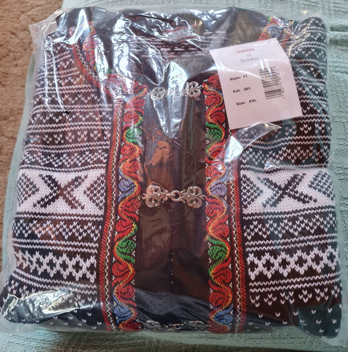 Guess who got Thor's Norwegian wool cardigan delivered today!
Hint: it was me & it looks amazing! https://t.co/Dg8a5sS5uL