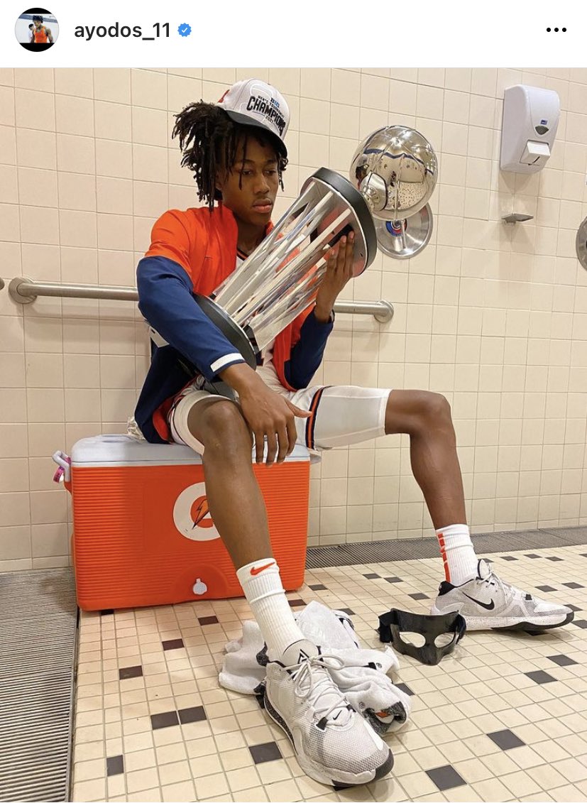 itsallG_O_O_D's tweet photo. Ayo Dosunmu pays homage to his hero Kobe Bryant on Instagram after winning the Big Ten tournament title and the tournament MVP award.
And the #Illini star echoes Bryant’s words, captioning it, “Job not finished #JL4L #MaskedMamba.” https://t.co/FBNhoLSJXQ