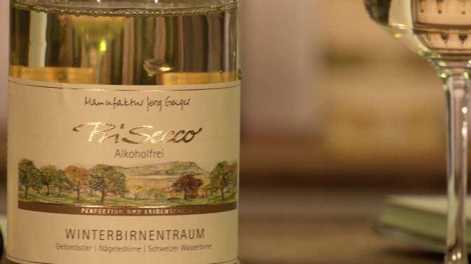 DelmosaBeverage's tweet photo. Be nice to yourself! Get Jörg Geiger's Winter Pear on Vanilla while it's available. 10% off a case of any 12 beverages. https://t.co/haIsXr2EF2 #JorgGeiger #nonalcoholic #Winterbirnentraum #terroir #senseofplace #sophisticatedbeverages #likewine #wineglass #sommelier #chef https://t.co/Kfj5ivUZ7b