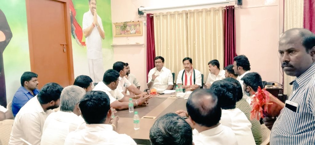 RamaAIADMK's tweet image. பூத் வாரியாக கழக தகவல் தொழில்நுட்பப் பிரிவு நிர்வாகிகளை நியமித்து, சிங்காநல்லூர் தொகுதியின் வெற்றிக்காக ஆற்ற வேண்டிய பணிகளை கலந்துரையாடியதில் மகிழ்ச்சியடைகிறேன். @SPVelumanicbe #SinganallurConstituency #TeamworkWorks
