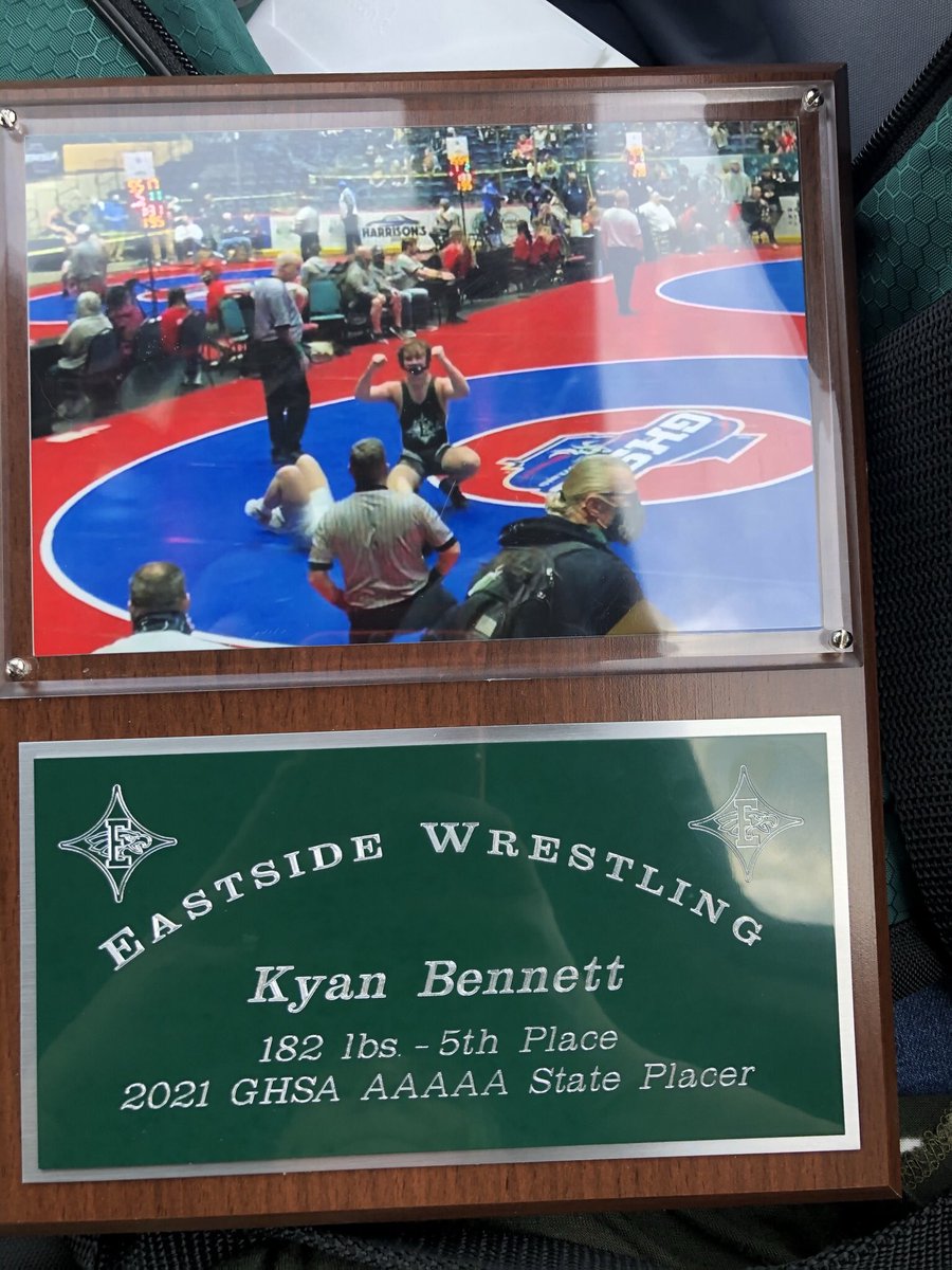 KyanBennett's tweet photo. ❤️What a great Senior Season it was I’m blessed to receive the awards I got tonight! Big thanks to coach lairmer and @CoachMillerEHS for helping me through the season and my 4 years here! I made memories that will last a lifetime! ❤️@EHS_Eagles @RNC_Sports https://t.co/G1a347EAip