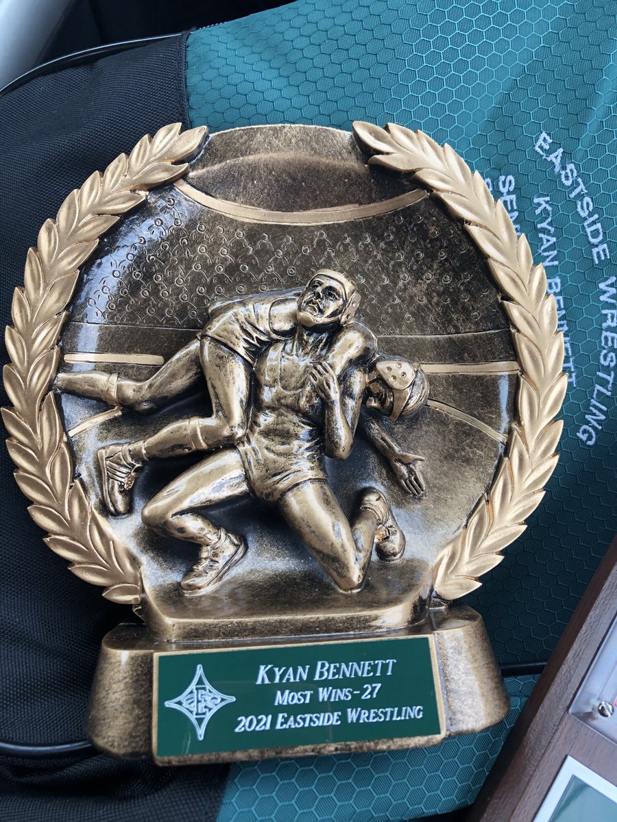 KyanBennett's tweet photo. ❤️What a great Senior Season it was I’m blessed to receive the awards I got tonight! Big thanks to coach lairmer and @CoachMillerEHS for helping me through the season and my 4 years here! I made memories that will last a lifetime! ❤️@EHS_Eagles @RNC_Sports https://t.co/G1a347EAip