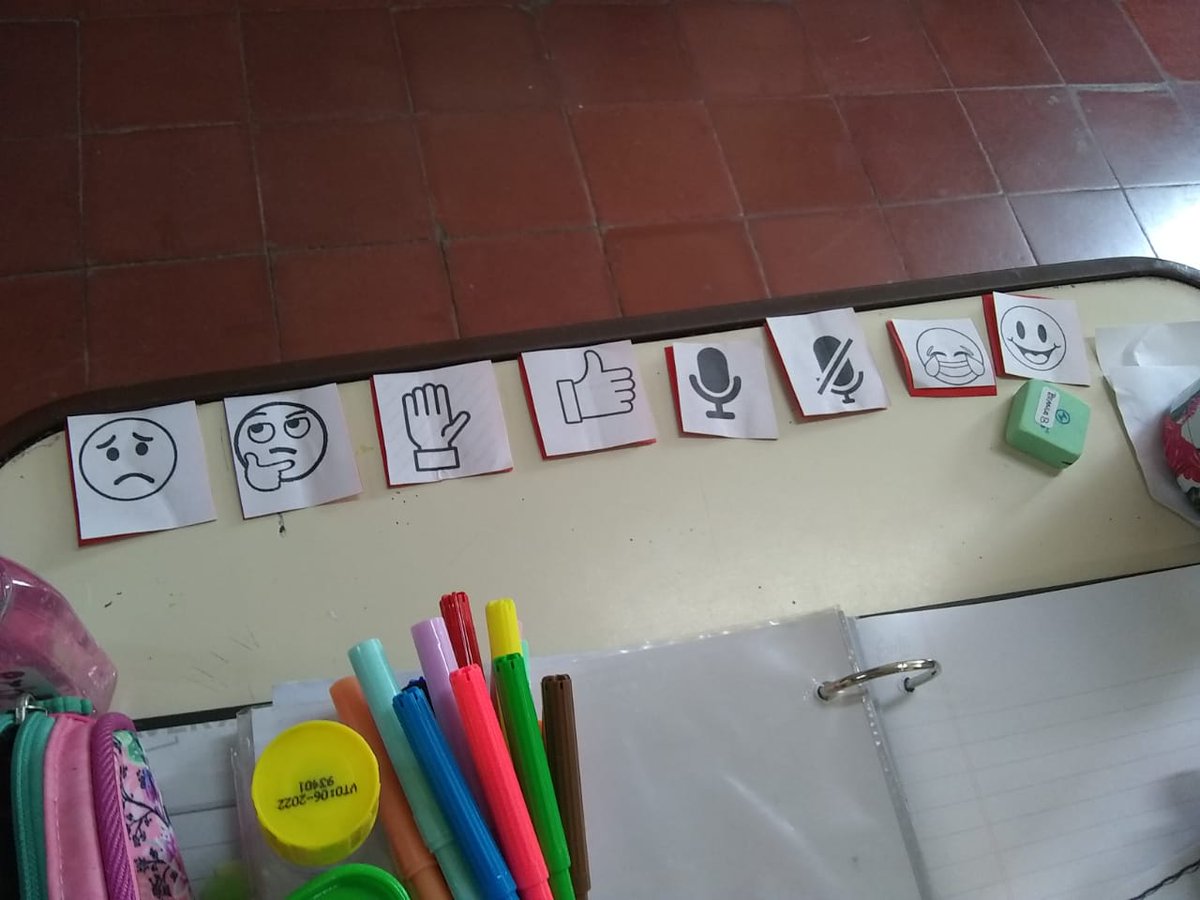 licanag's tweet image. First week at school with both groups. As we missed our virtual classes from our last year, we create a real life zoom with the icons we used to use. Kids loved it! How are you feeling? all mute! ha... put your hands up...Do you understand?...#usingimagination @ParticipateLrng