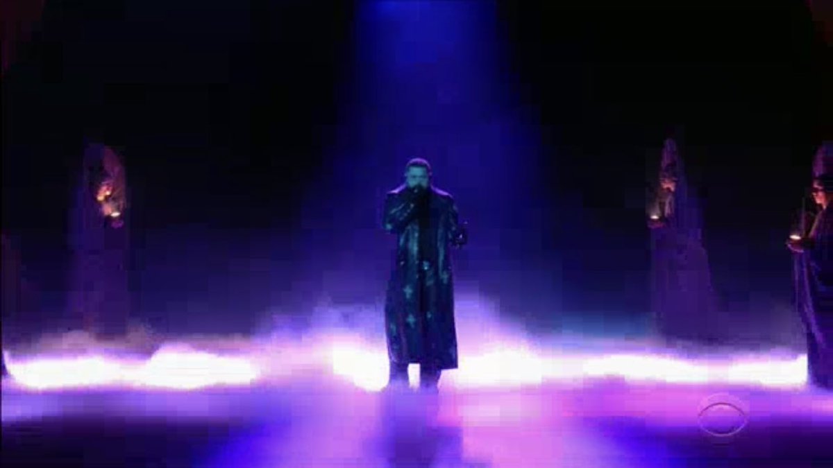 PopBase's tweet photo. Post Malone delivered a stellar #GRAMMYs performance of “Hollywood’s Bleeding”. https://t.co/KUW53gKmfL