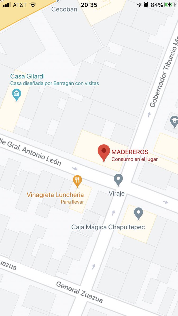 Hace unas semanas vecinos cacharon en Gral. León 72 a constructora comenzando trabajos para ensanchar una banqueta sin haber consultado a vecinos ni haberles presentado un proyecto el cual presuntamente beneficia directamente a Madereros, restaurante en inmueble en esq c/Montiel