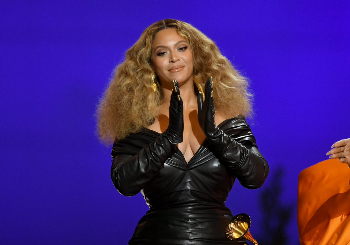 Complex's tweet photo. 🏆🏆🏆🏆🏆🏆🏆🏆🏆🏆🏆🏆🏆🏆🏆🏆🏆🏆🏆🏆🏆🏆🏆🏆🏆🏆🏆

27 #GRAMMYS. TIED FOR MOST ALL-TIME BY A FEMALE ARTIST. 🐐 https://t.co/sutjugxZtQ