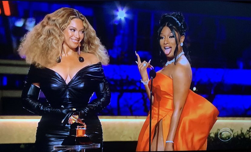 Apple_BottomG's tweet photo. bow down https://t.co/yHACnilNxz