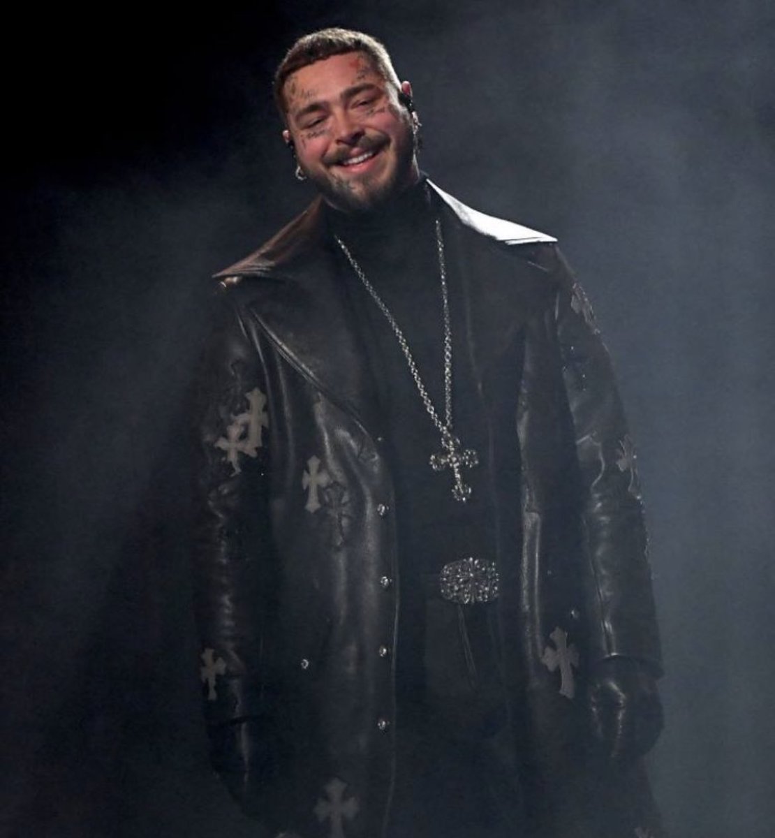 twoicedwaters's tweet photo. Why’s Post Malone dressed like Denzel from Training Day? https://t.co/0UQAfWfIlQ