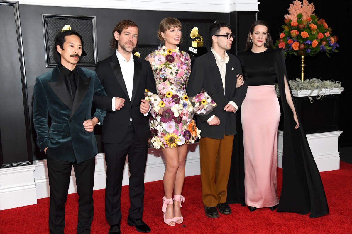 TSwiftinAsia's tweet photo. 🏆 | Congratulations to Taylor Swift for winning "Album of the Year" for 'folklore' at the 2021 #GRAMMYs!

— She extends her record for the most AOTY awards for a female artist, with three wins https://t.co/K9EIdbk0W8