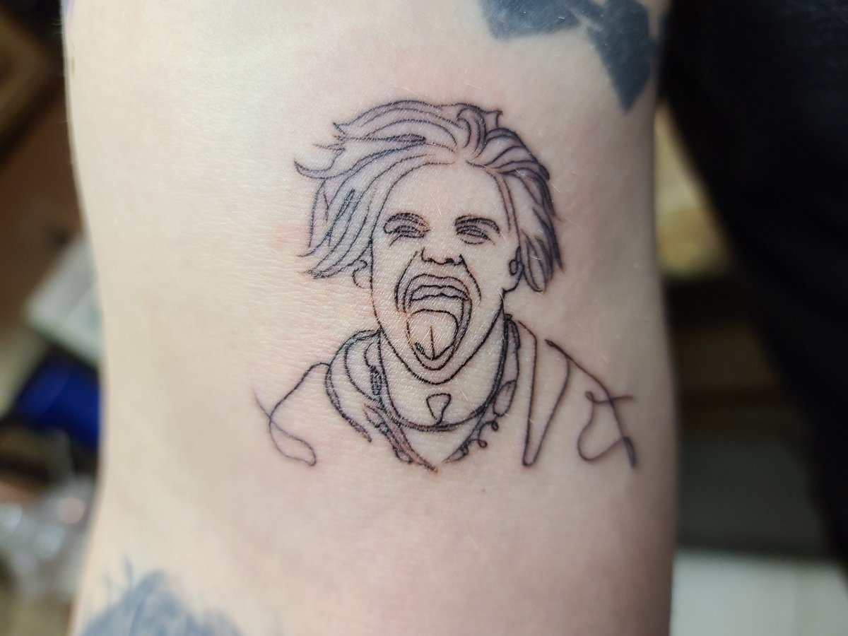 C_Gale1990's tweet photo. @yungblud got this sick #yungblud tattoo today! 👊came out so badass! #theyungbludshow #yungbludshow #ithinkimokay #music #blackheartsclub #artist #sick #tatoo #lineart #fineline #weirdcore #album #yungbludtattoo #befookinhappy #uk https://t.co/3JQ40qwyTv