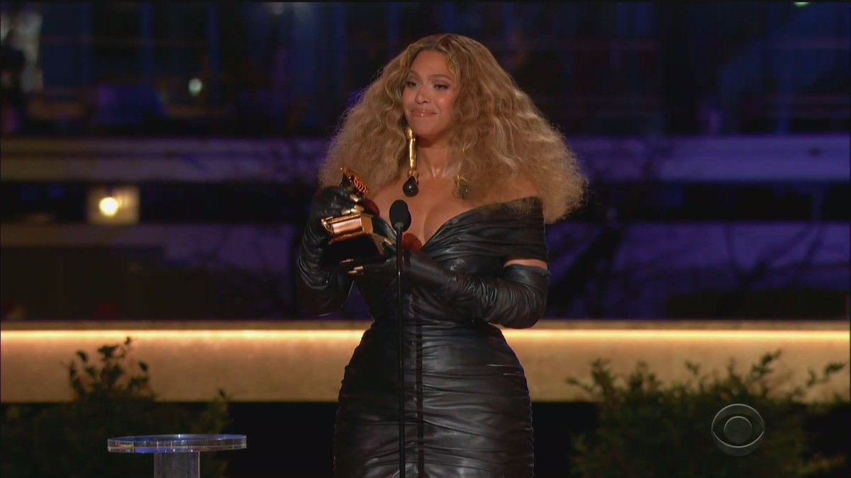 enews's tweet photo. And with her Best R&amp;B Performance win, @Beyonce becomes the MOST-DECORATED FEMALE ARTIST IN #GRAMMYS HISTORY. 👏👏👏 https://t.co/Laqar9u7Bb https://t.co/LviL73T4Um