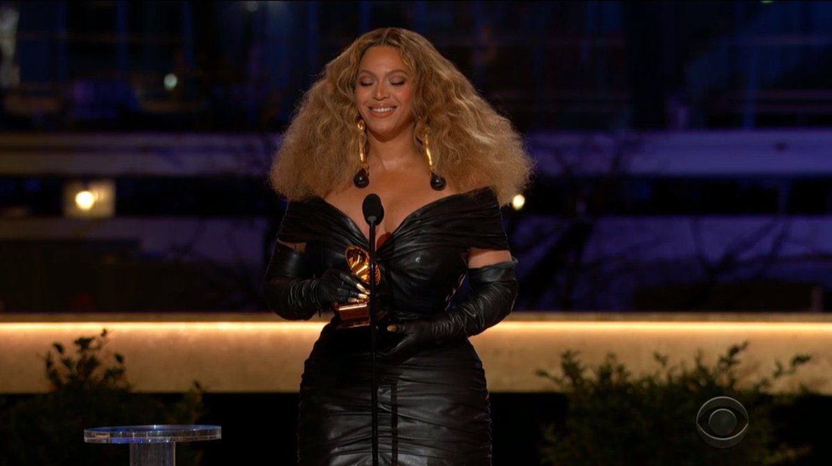 Beyoncé is now the most awarded vocalist in #Grammys history with 28 wins. 👑