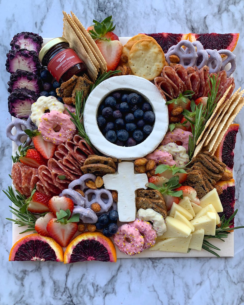 kaitelouwhoo's tweet photo. bu weekly reminder that I’m a grazing artist and food stylist and if you rt this or follow @charkaiterie21 on insta it would mean the literal world to me, this is my fave thing to do ever https://t.co/WhwcNDkME0