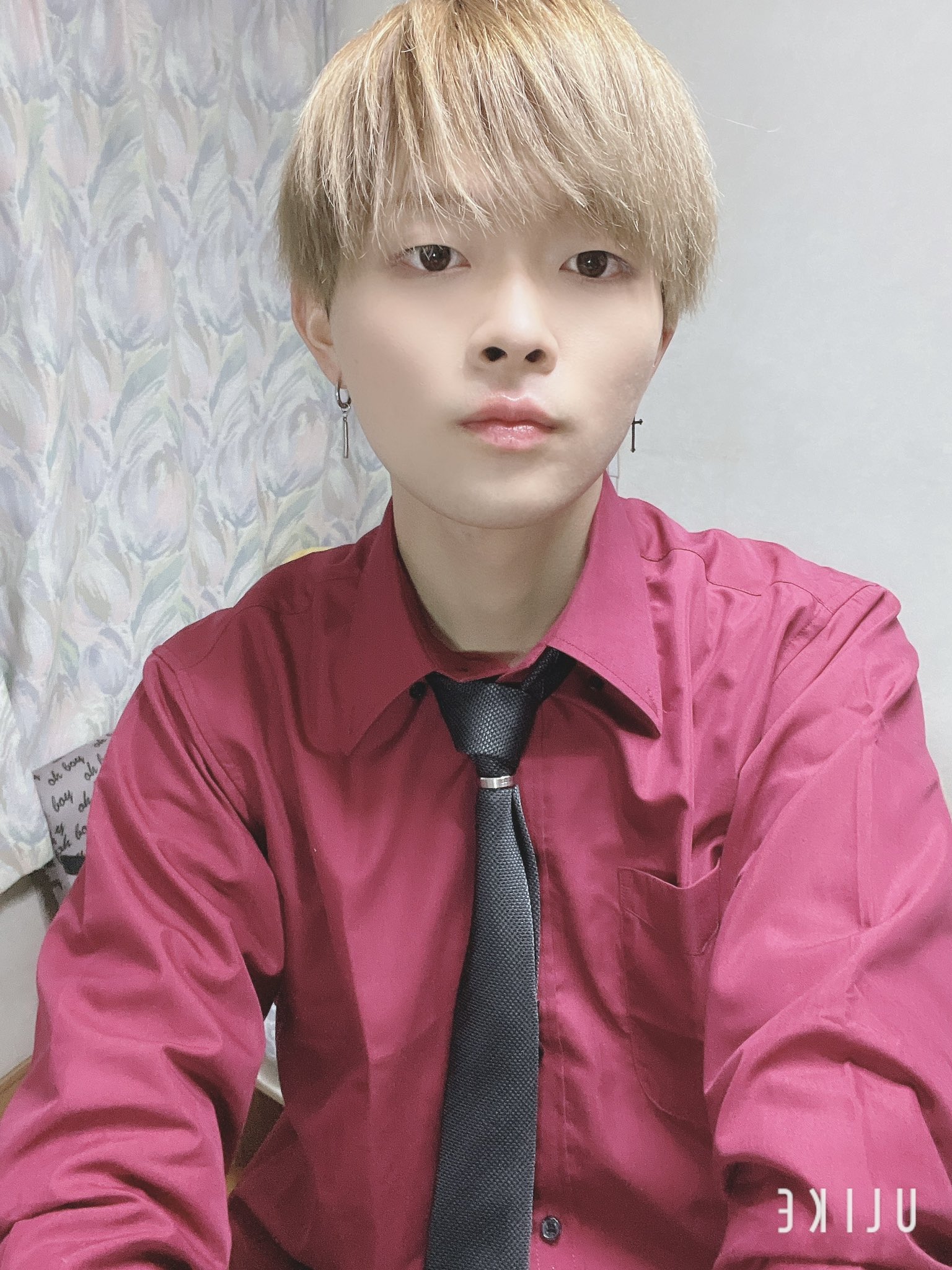 Ryota Next Live 10 13 木 上野音横丁 金髪にチェンジ Amp 赤シャツ黒ネクタイです 歌手 亮太 ミクチャ 配信者 ライバー 金髪 まっしゆ スーツ 赤シャツ フォロー大歓迎 T Co Qbg2oiqtoo Twitter