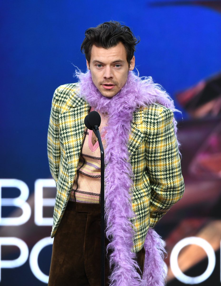 marilovers1_'s tweet photo. Que? Creían que Harry solo luciría un solo outfit, por dioooos, es Harry STYLES

PROUD OF HARRY
WATERMELON SUGAR
FINE LINE
HARRY STYLES https://t.co/FNpxAGIS6T