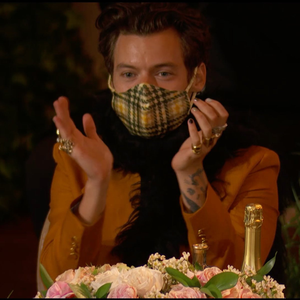 marilovers1_'s tweet photo. Que? Creían que Harry solo luciría un solo outfit, por dioooos, es Harry STYLES

PROUD OF HARRY
WATERMELON SUGAR
FINE LINE
HARRY STYLES https://t.co/FNpxAGIS6T
