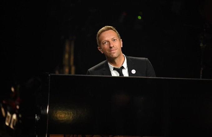 artefacto_radio's tweet photo. 🎶⭐️|| Gran actuación de #ChrisMartin esta noche junto a #BritannyHoward  en los #GRAMMYs https://t.co/eSIAhq6GH7