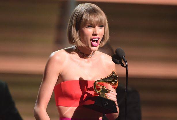 ccatastrope's tweet photo. a primeira mulher a ganhar 3 vezes o prêmio de Album Of The Year, Taylor Swift!!! #GRAMMYS https://t.co/DImunpaQl5