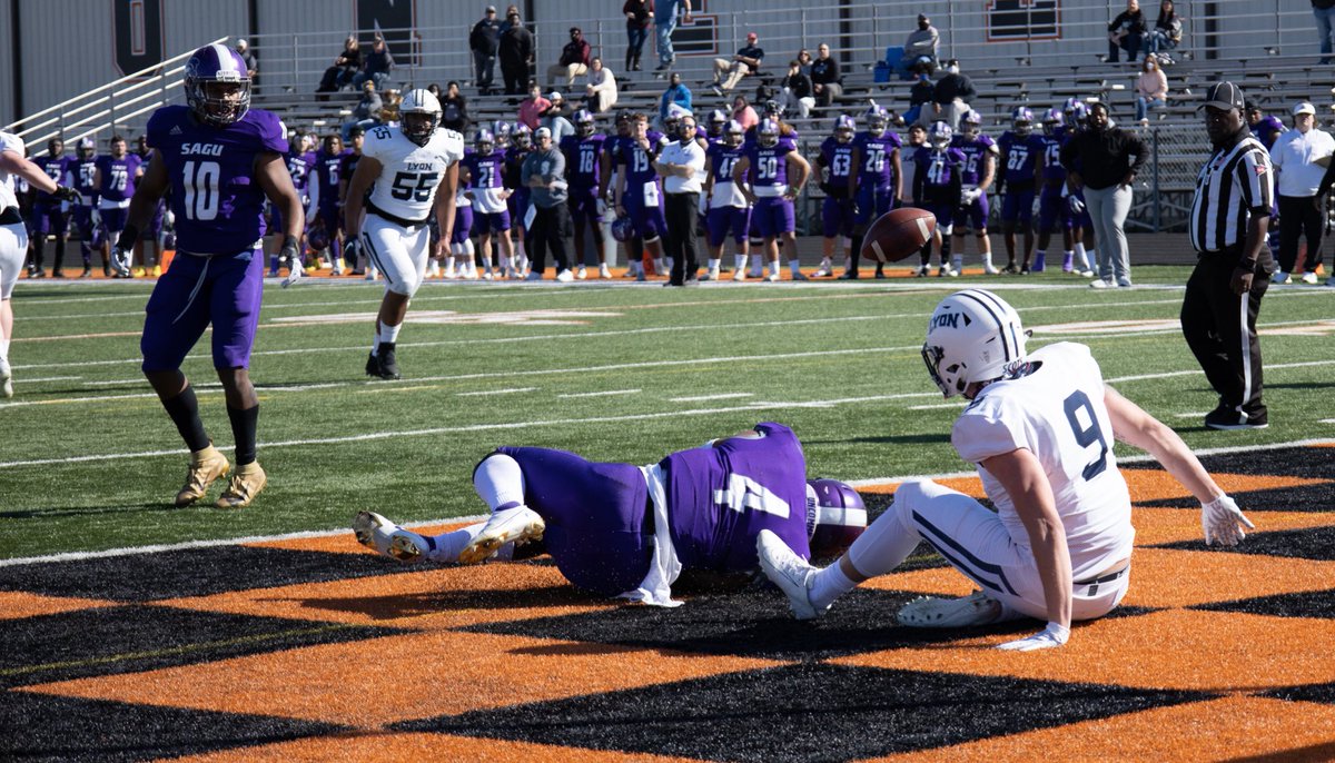 NelsonUFootball's tweet photo. 4th and Goal from the 4.... we are rolling with our 4️⃣
#BigTimePlayersMakeBigTimePlays 
#PressInPressOn
#TeamOfEVIDENCE https://t.co/I0KWU17QUg