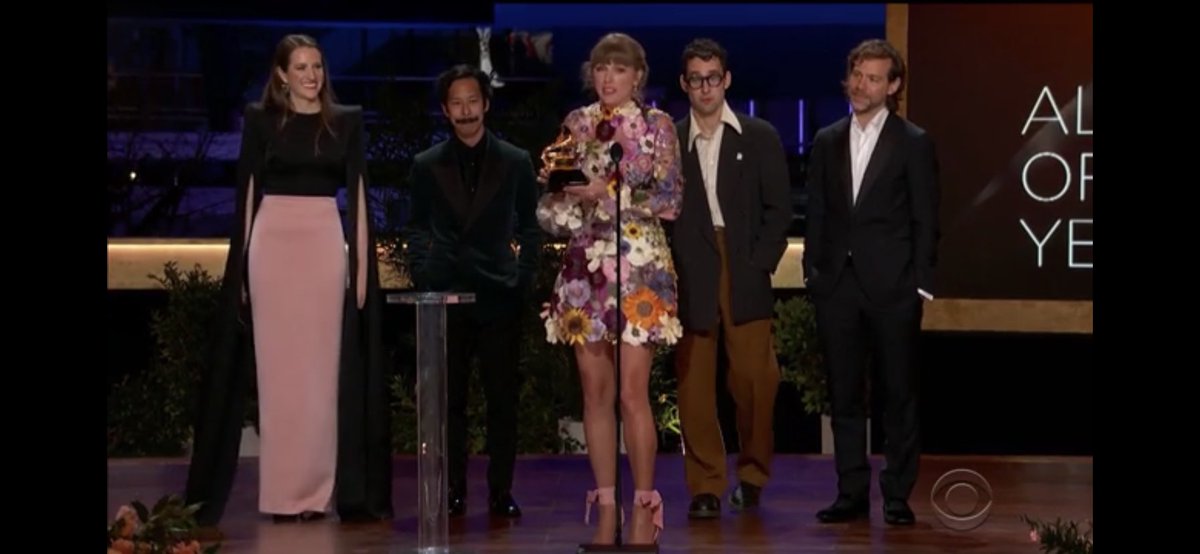 TSwiftLA's tweet image. 🏆|  #folkloreAlbum won Album of the Year! #GRAMMYs 

Taylor Swift is now the first female artist to win AOTY three times.

▫️Folklore
▫️1989 
▫️Fearless