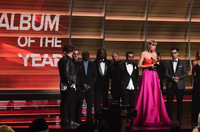 TSwiftLA's tweet image. 🏆|  #folkloreAlbum won Album of the Year! #GRAMMYs 

Taylor Swift is now the first female artist to win AOTY three times.

▫️Folklore
▫️1989 
▫️Fearless