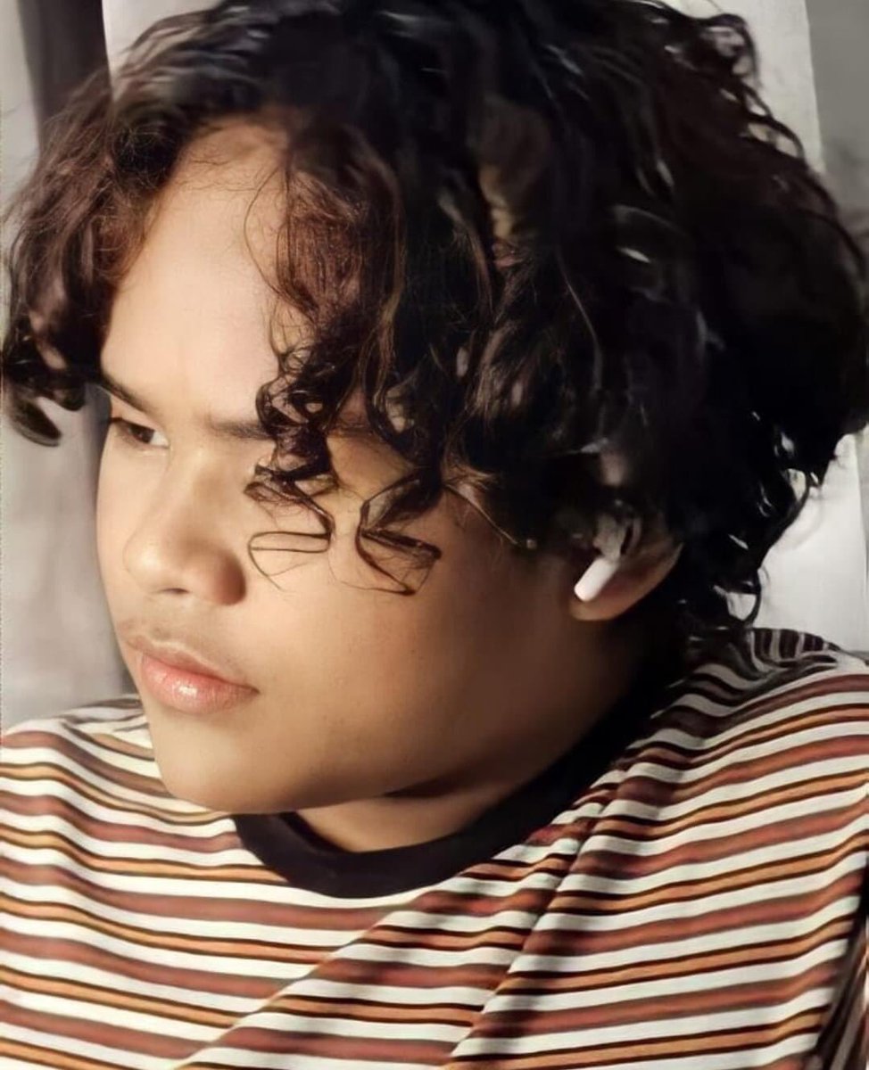 tntboys_fambam's tweet photo. Hello Monday! Ladies and gentlemen, @FrancisConcep14 with his fabulous curly hair ❤️ his hair grow so fast just like him 😍 Handsome face plus a fab curly hair is such a blessing! things may not be perfect, but @FrancisConcep14 curls are. 🥰

#TNTBoys
#FAMbeyondFAN https://t.co/BfwyFeYyYn