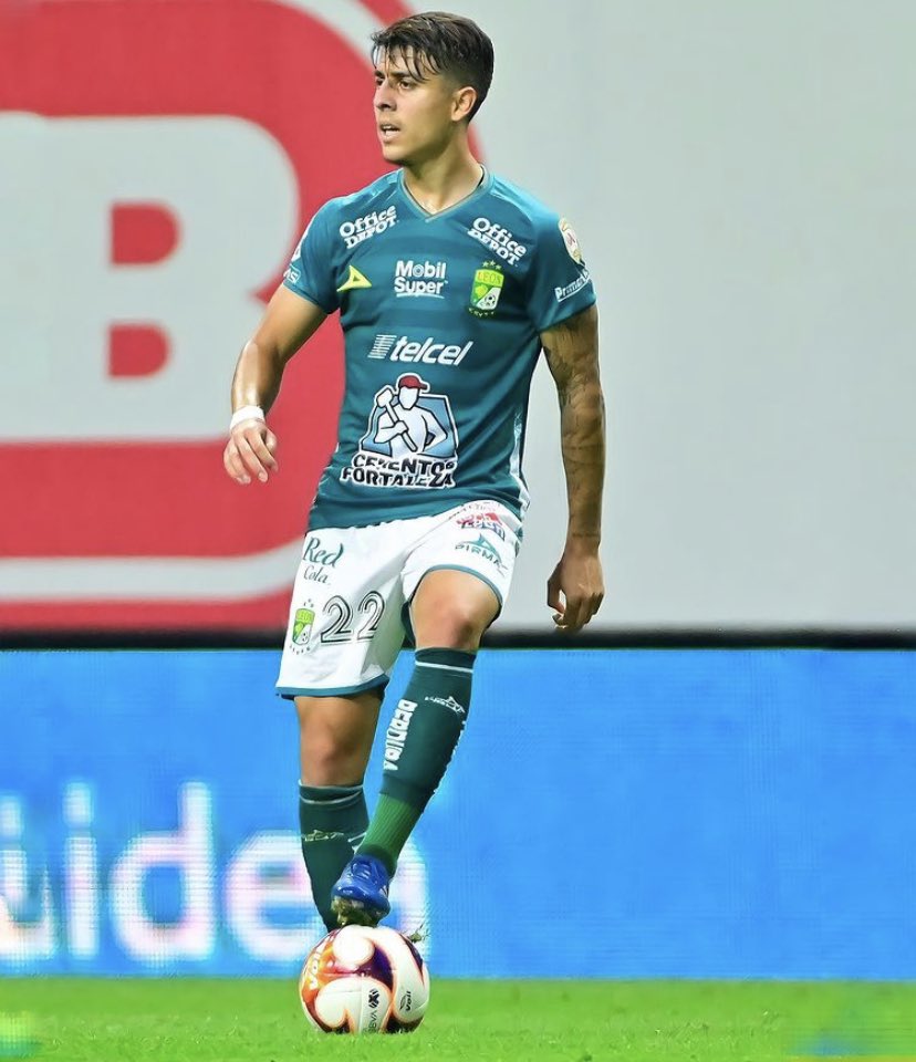 La_hinchada's tweet photo. Si mañana mete gol nuestro Santi Colombatto rifaremos 10 fierabonos entre todos los que le den like a este tuit. 💚 https://t.co/dhsDvRxqBP
