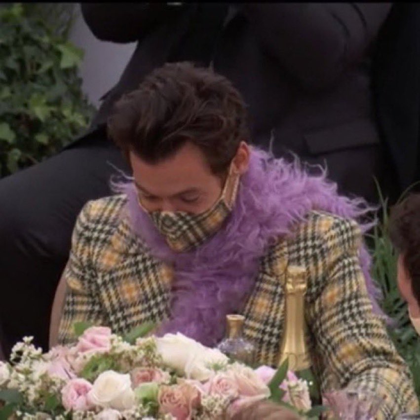 fearIessghosts's tweet photo. The ceremony it's coming to its end but never forget this is how a 27 Harry Styles looks like whe he won his first Grammy

PROUD OF HARRY 
#Grammys https://t.co/oPX0Z8s4kE