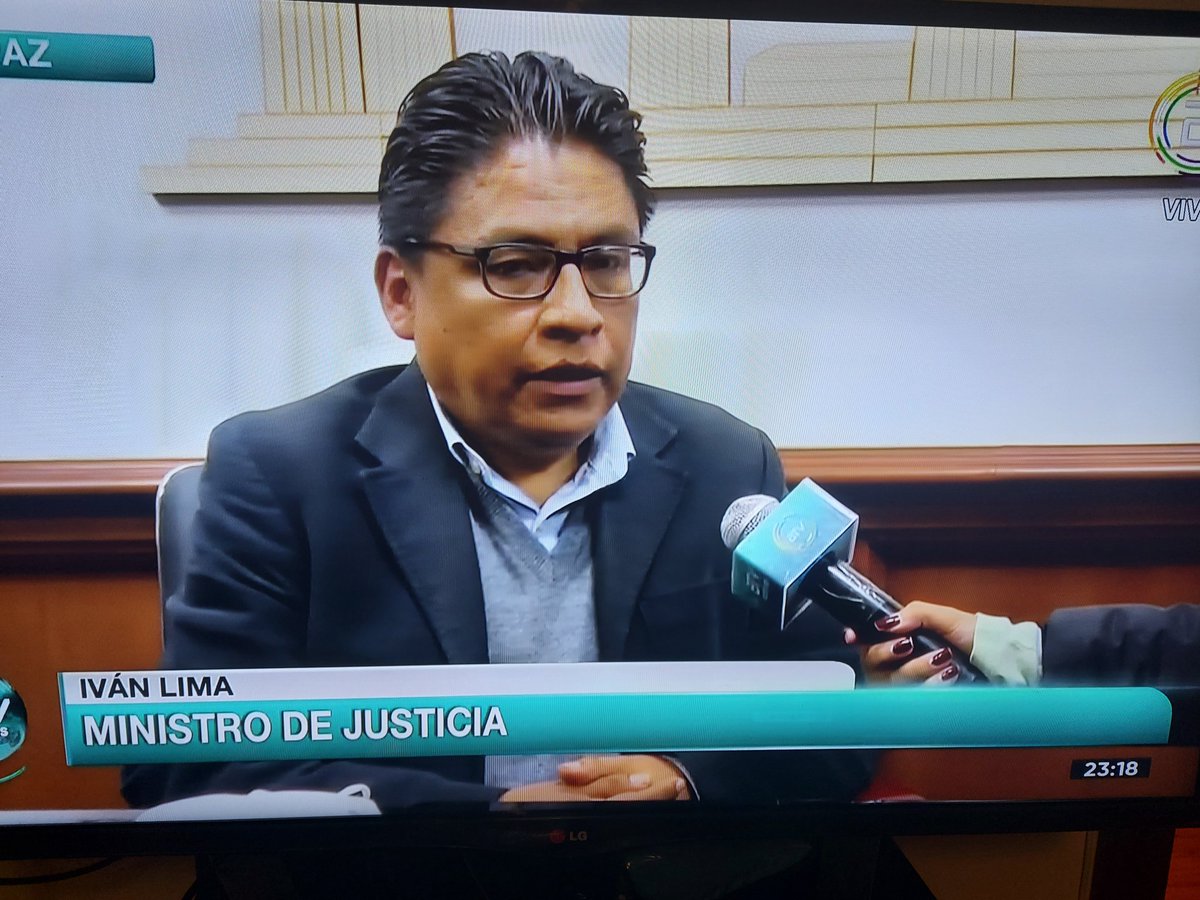 WilliamsBascope's tweet photo. Ivan Lima te quedo grande el ser Ministro de Justicia, no tienes la talla, tuviste que bajar la cabeza de la manera más cobarde y justificar diciendo que hubo Golpe de Estado.
Te hicieron aun lado con tú reforma judicial y te desautorizaron 
Nunca me pudiste sostener un debate. https://t.co/2vqM6GhzGf