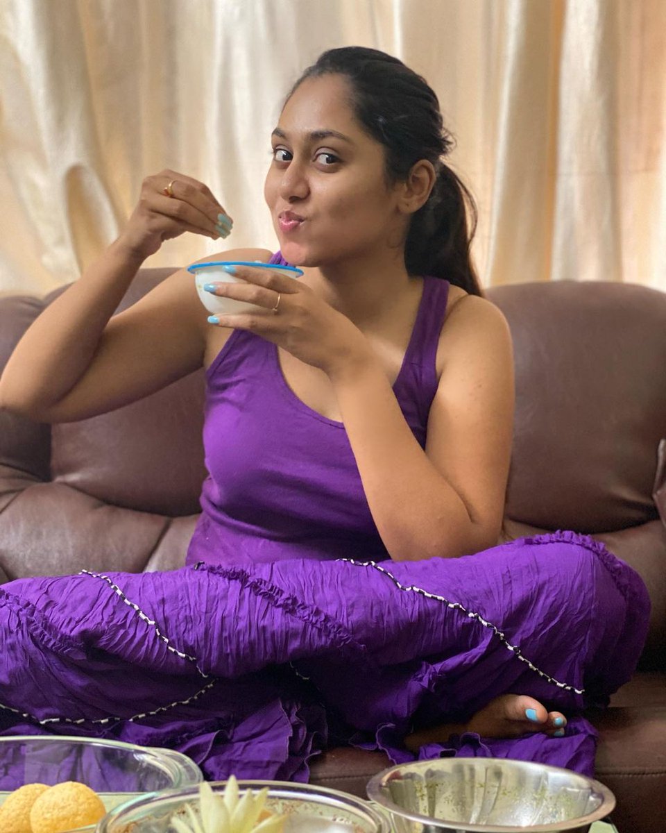 SreethuAddicts's tweet photo. Panipuri 😋💜

#Sreethu
#SreethuKrishnan 
#SreethuKrishnanAddicts https://t.co/qMwM9Fnj5r
