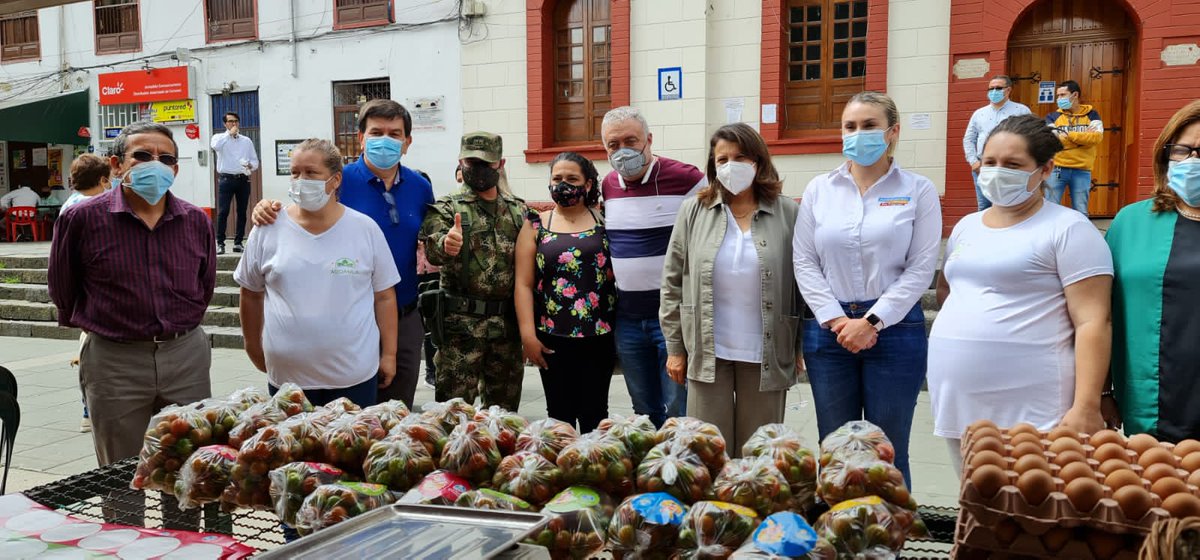 asoamuroficial's tweet photo. En un trabajo en conjunto entre nuestra asociacion y  @Ejercito_Div5 @COL_EJERCITO #BIMAC #BRIGADA13 #FEENCOLOMBIA  el dia de hoy se inaguro la 1er ruta de activacion economica de la mujer cundinamarquesa,en el municipio de pacho,cundinamarca. #colombiasereactivaconlasmujeres https://t.co/tihwt740B9