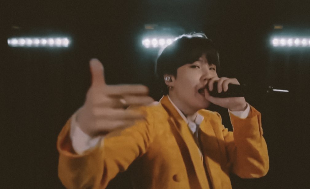 agustdfms's tweet photo. MIN YOONGI IN YELLOW THANK U VERY MUCH https://t.co/obffkQ3r34