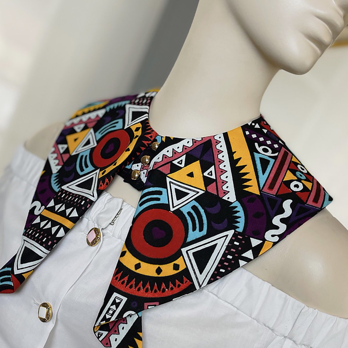 TocadosAirun's tweet image. Esta semana os presentamos nuestra #ColecciónCápsula de #cuellos. 

Abarca varios estilos y hará que cada cuello se convierta en uno de tus #complementos más polivalente. 

Nuestra pasión por #África y sus estampados inspiran el primer modelo. #