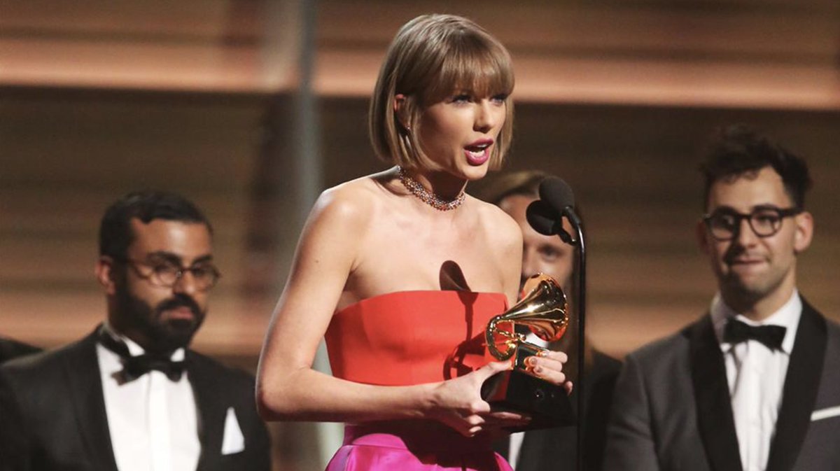 TSwiftinAsia's tweet photo. Taylor Swift’s #GRAMMYs Album of the Year awards.
First female artist to win the category three times.

3 Decades. 3 Awards. 3 Genres.

Fearless (Country)
1989 (Pop)
Folklore (Alternative) https://t.co/lXYDXWj8hw