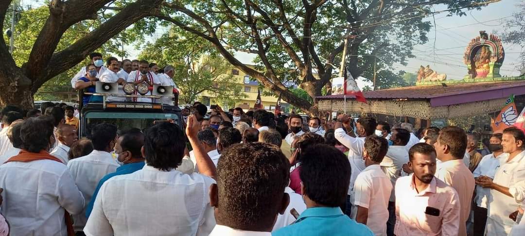 SelvakumarGks's tweet photo. கோவை வடக்கு சட்டமன்ற தேசிய ஜனநாயக கூட்டணி வெற்றி வேட்பாளர் திரு. அம்மன் அர்ஜுனன்  தேர்தல் பிரச்சாரத்தை தொடங்கினர் .மாநில பொதுச்செயலாளர் டாக்டர் .ஜி .கே .எஸ் .செல்வகுமார் மற்றும் திரளான நிர்வாகிகள் மற்றும் பொதுமக்கள் கலந்து கொண்டனர். @Murugan_TNBJP
@AmmanKArjunan https://t.co/UWXvmZxeuN