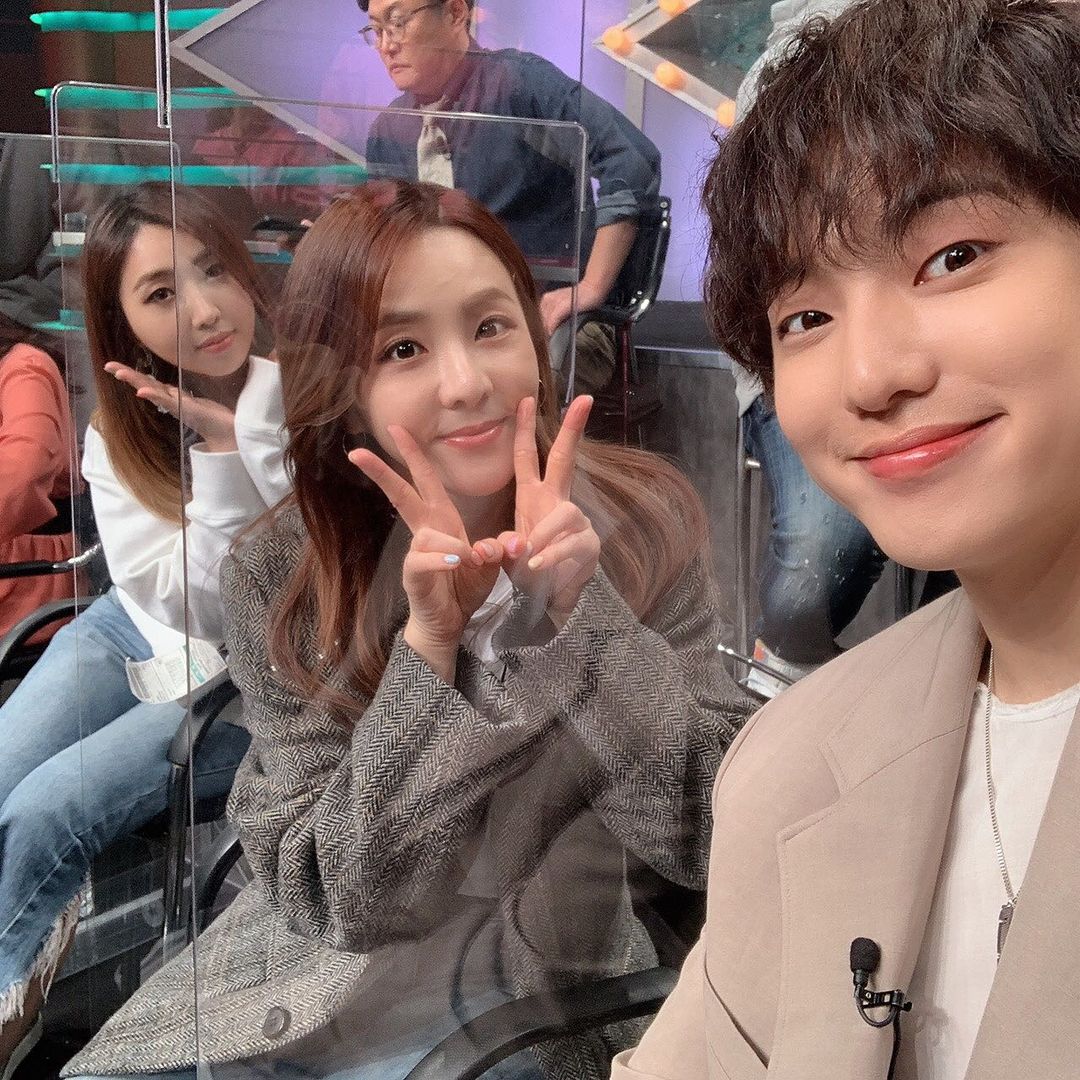 GongMinjiPH's tweet photo. Minzy IG Update 💜
——
이 조합 너무 오랜만이야✨ feat. 방역수칙을 지키는 슬기로운 가수 생활 🎶담쥬 복면가왕 기대해주세요! :) #복면가왕 @daraxxi @w_n_r00 It’s been a while😝
#Repost @mingkki21
.
#Minzy #minzyph #Philippines🇵🇭
#공민지 #MinzyPhilippines #MZPH https://t.co/jN69dKo5vl