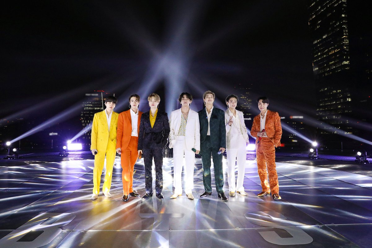 Yoonii_luv's tweet photo. Omg I am so soooooo Proud of u guys @BTS_twt
#BTS_Dynamite #SetTheNightAlightsBTS https://t.co/myuvlVbe3M