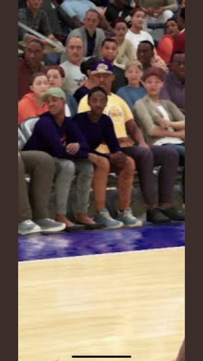 Lmaooo is that <a href="/Lavarbigballer/">Lavar Ball</a> sitting court side in 2k