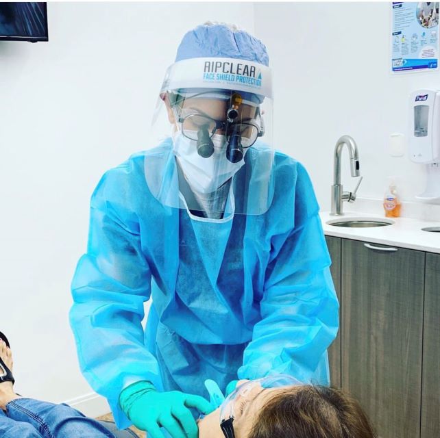 RipclearUSA's tweet photo. DID YOU KNOW? Dental loupes work with the Ripclear Face Shield! Ripclear Face Shields will work with dental loupes because we have an extended foam headband. The 3.5cm foam has been tested and designed with this use case in mind. Buy at https://t.co/QbXNN5DjBu 
#dentalsupplies https://t.co/4yJc49v4aN