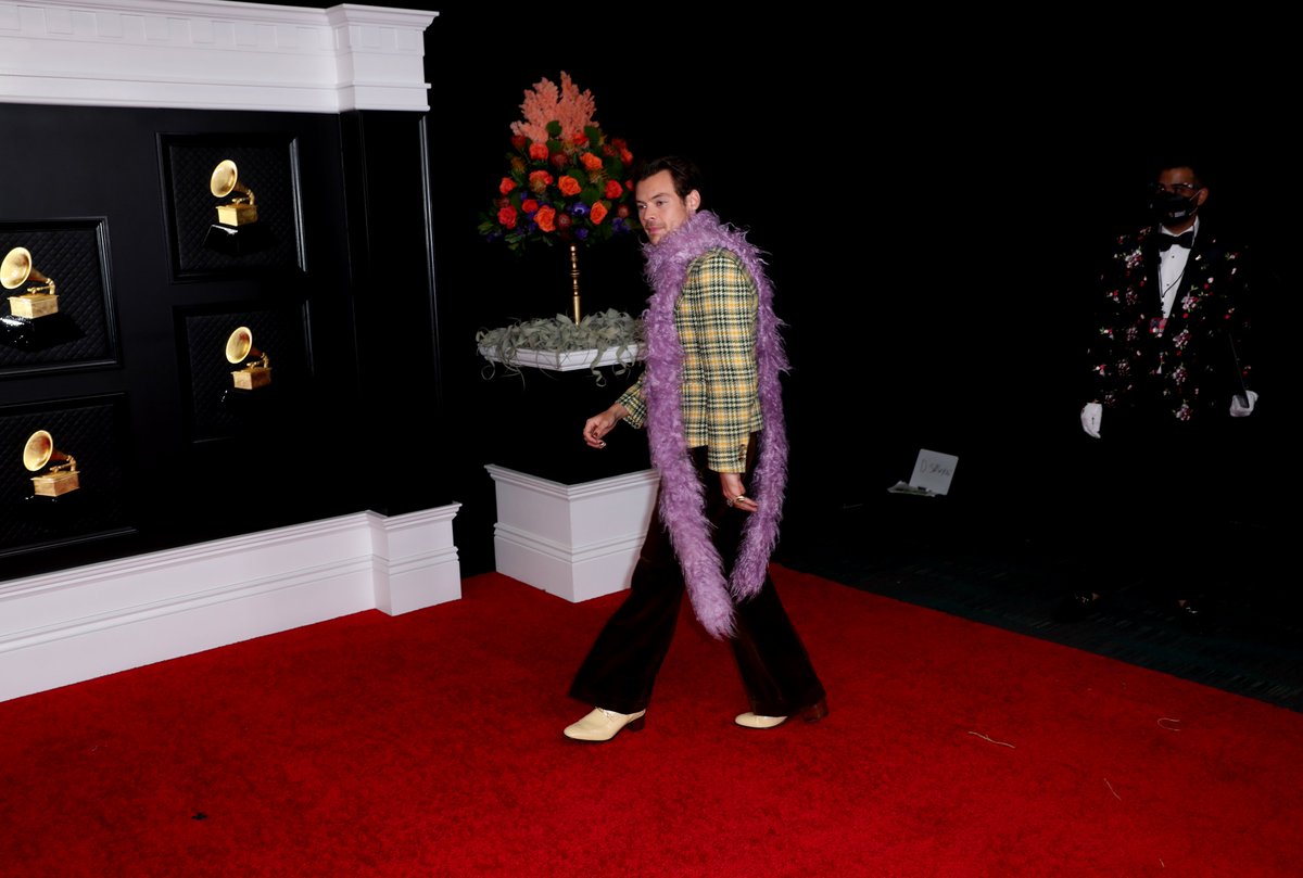 hsdcandids's tweet photo. More of Harry on the red carpet at the 2021 #GRAMMYs - March 14 https://t.co/VsREI1UzpU