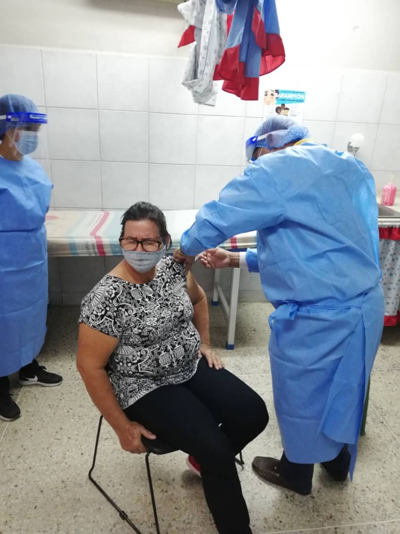 Administración de la primera dosis de la vacuna China - SinoPharm a colaboradores de la Misión Médica Cubana del CDI Abejales y al personal venezolano
<a href="/cdiabejales/">MMCVEN CDI Abejales Estado Tachira</a> 
<a href="/cubacooperaVTAC/">MISION BATAS BLANCAS ESTADO TACHIRA VENEZUELA</a> 
<a href="/Cubacoopera_Ve3/">Misión Médica Cubana en Venezuela</a> 
<a href="/DiazCanelB/">Miguel Díaz-Canel Bermúdez</a> 
<a href="/NicolasMaduro/">Nicolás Maduro</a> 
<a href="/MINSAPCuba/">Ministerio de Salud Pública de Cuba</a>
#MisionBarrioAdentro